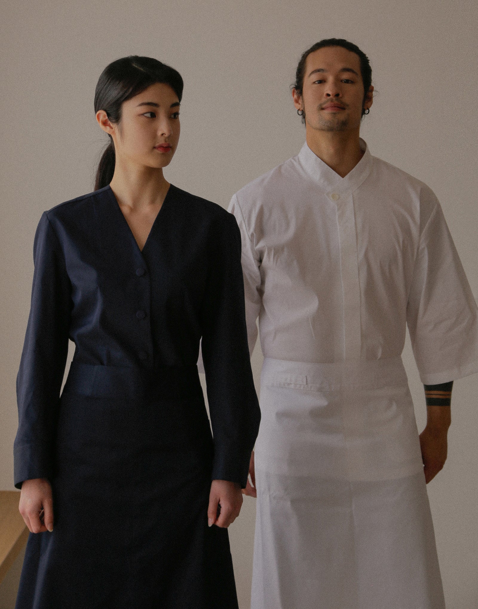 Manteau de chef femme à manches bouffantes et col en V #AJ1982 Bleu marine foncé