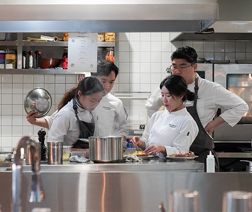 Laurencin, the French-style Baik-ban (Korean table d'hôte with rice, soup etc.) in the pink portrait of the painter Marie Laurencin.