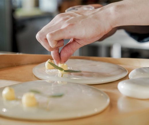 Hulotte, the table where serves nature's painting on the plate.