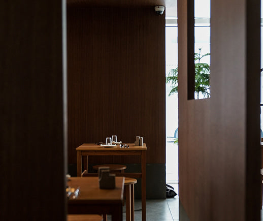 Stage of plates with various sides up, Facade in facade