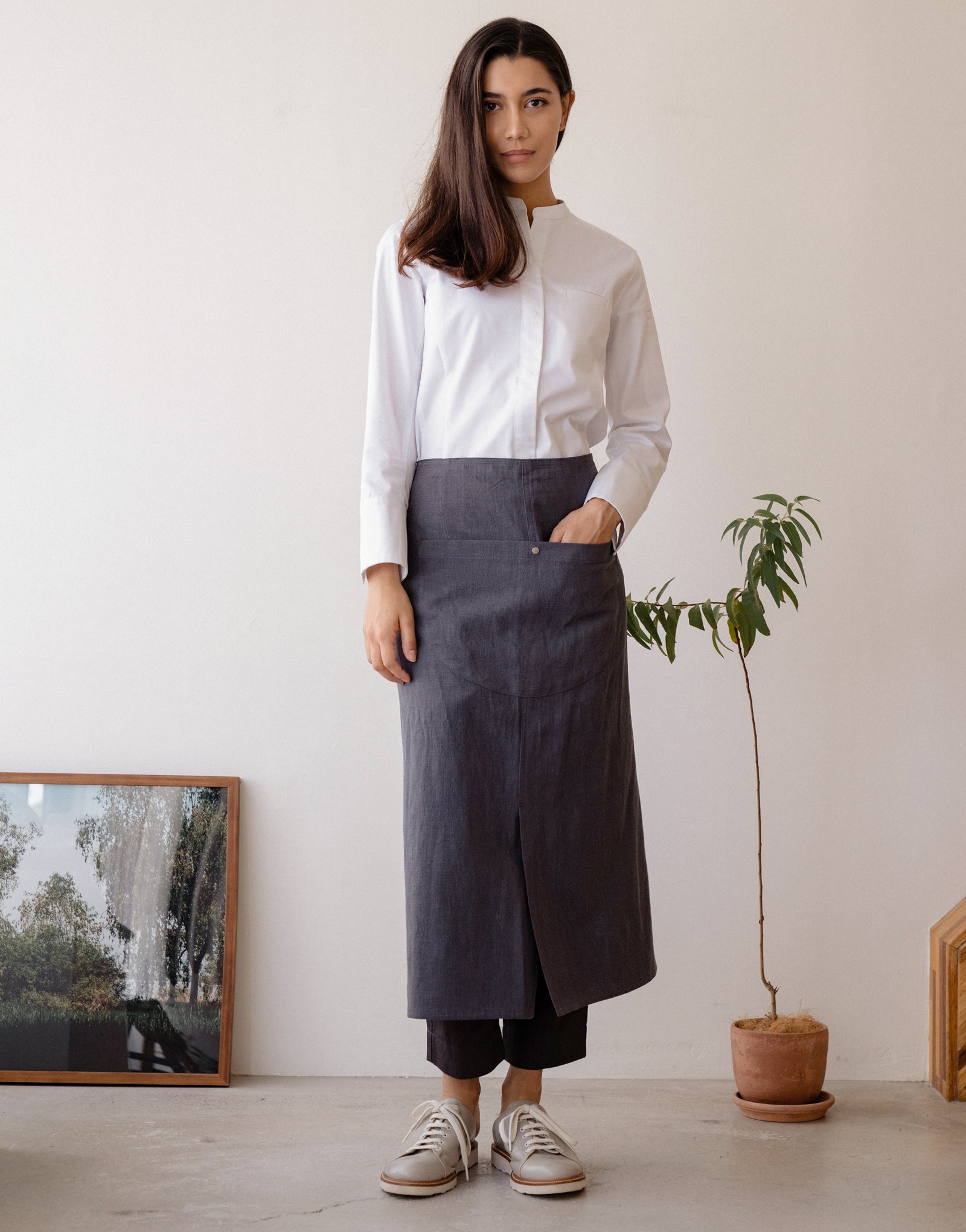 Natural linen half moon waist apron #AA2009 Charcoal