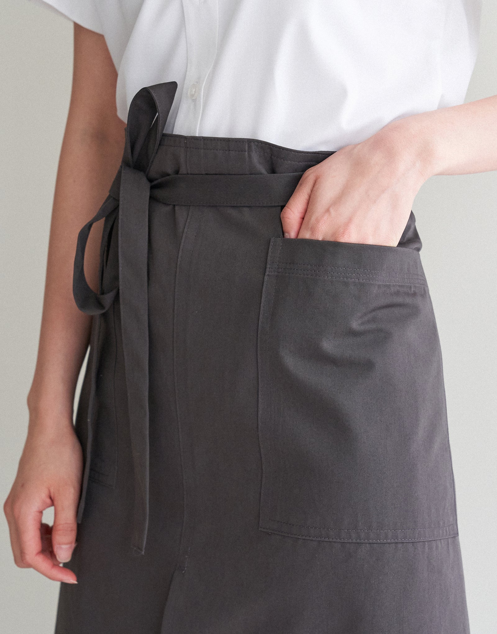 MOI Front slit waist apron #AA2004 Dark gray